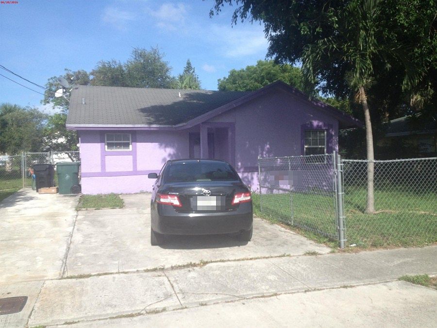 1st image of 634 NW 15th Ave