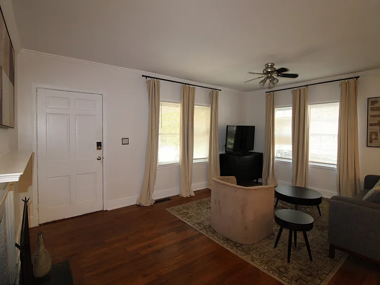 936 E Lake Dr — Photo 3