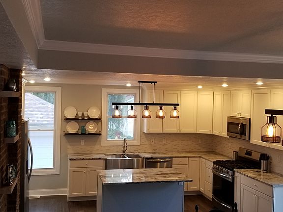 Kitchen - 16'2"×12'