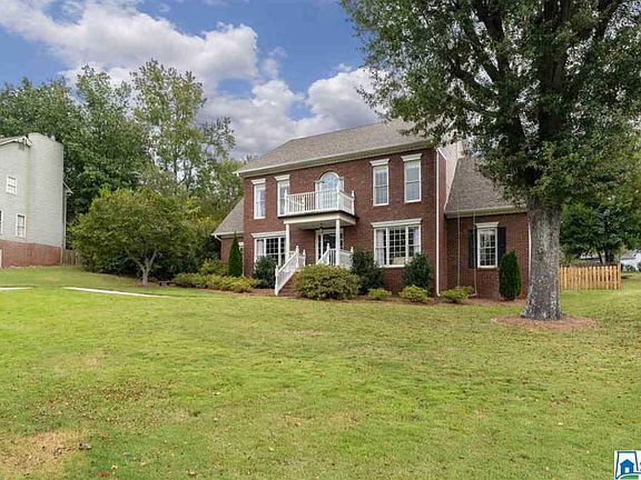 2nd image of 2123 Woodledge Dr