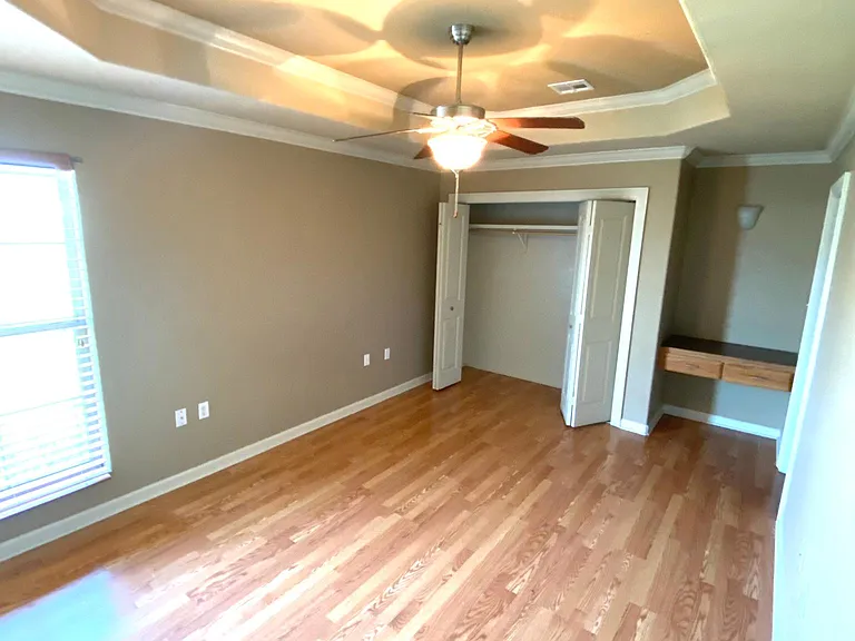 1021 Gary Dr — Photo 5