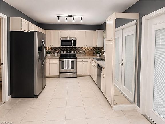 4th image of 2049 50th ST SW