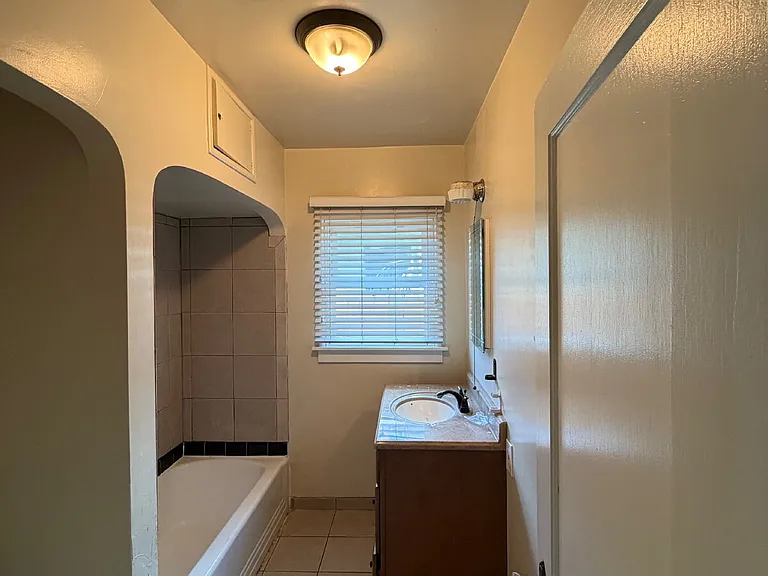 1055 W 22nd St — Photo 12