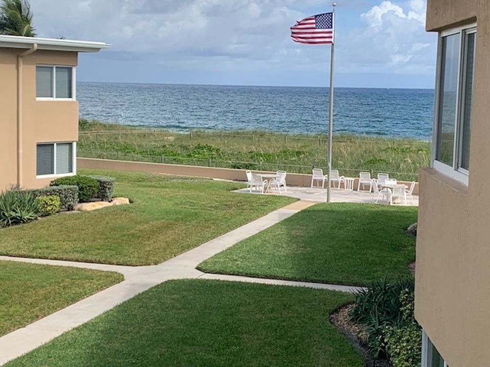Living Room View of Ocean and Center Court