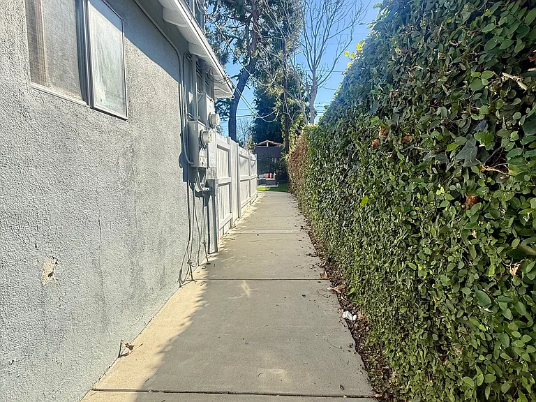18002 Collins St — Photo 2