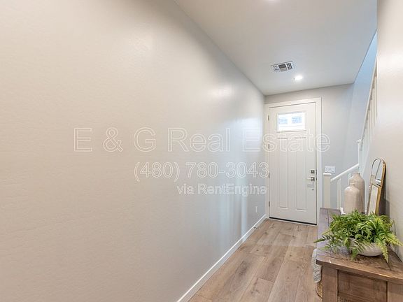 4th image of 3705 E Flower St