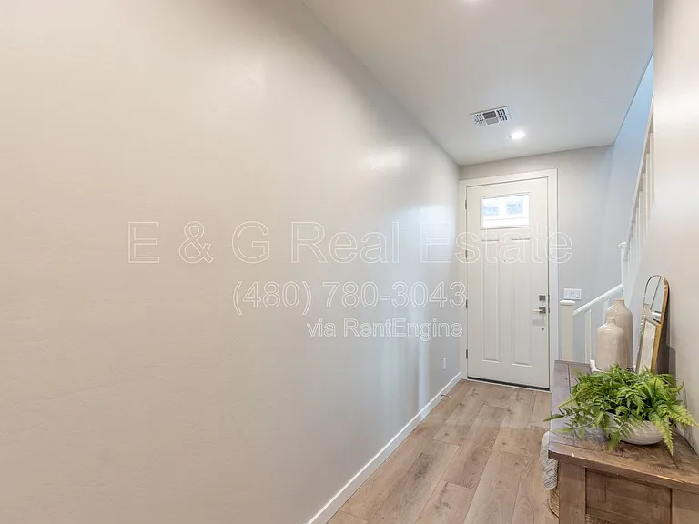 3705 E Flower St — Photo 4