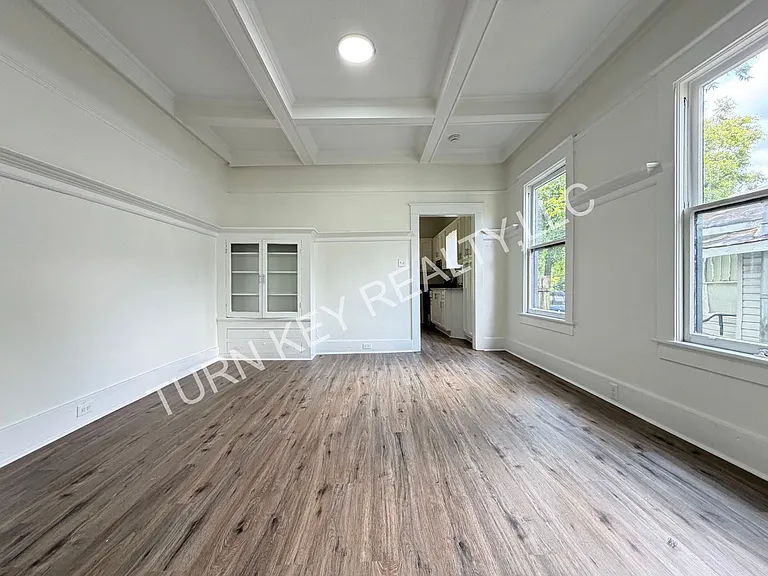 1225 Ford Ave — Photo 6