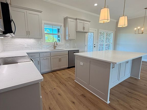 3rd image of 114 Durham Dr