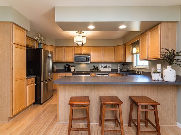 5th image of 2695 Hawthorne Way