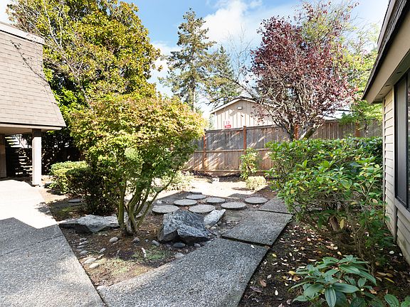 3rd image of 14525 NE 6th Pl Unit 1