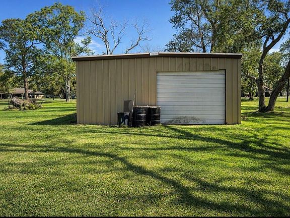 3rd image of 342 Bluebonnet Dr
