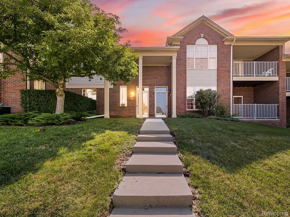 1850 Flagstone Cir, Rochester, MI 48307