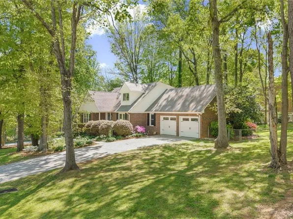 6946 August Dr, Clemmons, NC 27012