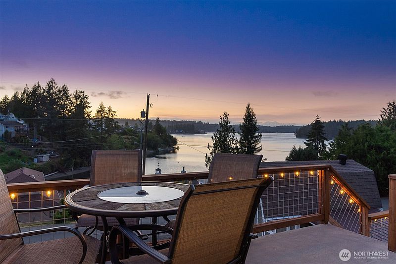 5th image of 9936 9941 Mariner Drive NW