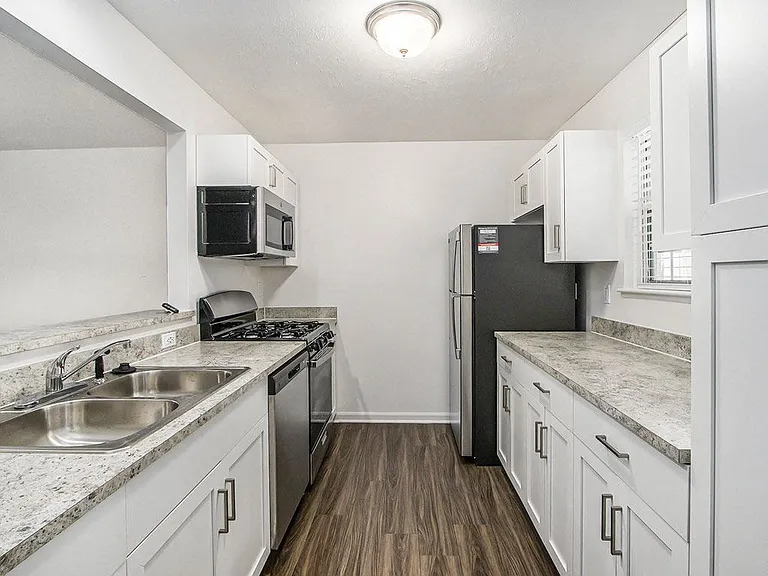 Gull Prairie/Gull Run Apartments and Townhomes — Photo 48