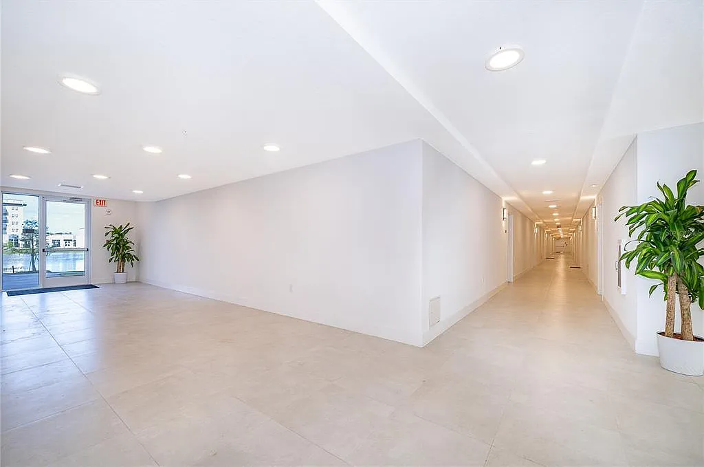 2 bed, 2.0 bath, 1023 sqft, $1,950 — Photo 3