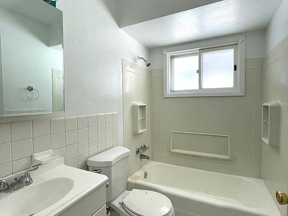 5th image of 4768-4770 Birchwood Ave
