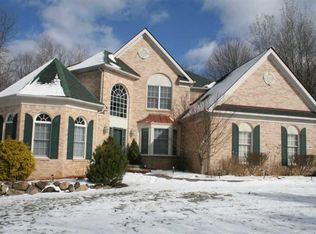 664 Timber Ridge Dr, Highland, MI 48357