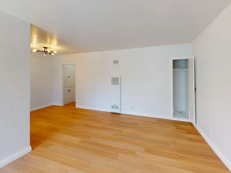 The Claire Manor Apts — Photo 17