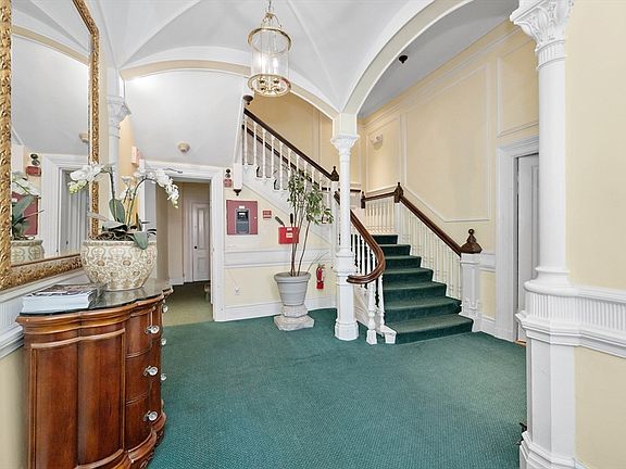 2nd image of 365 Beacon St