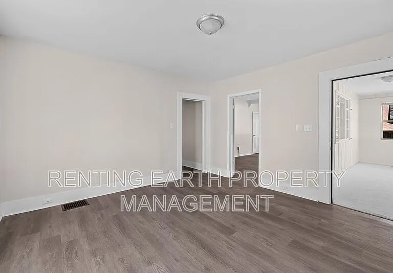 2028 Avenue V — Photo 13