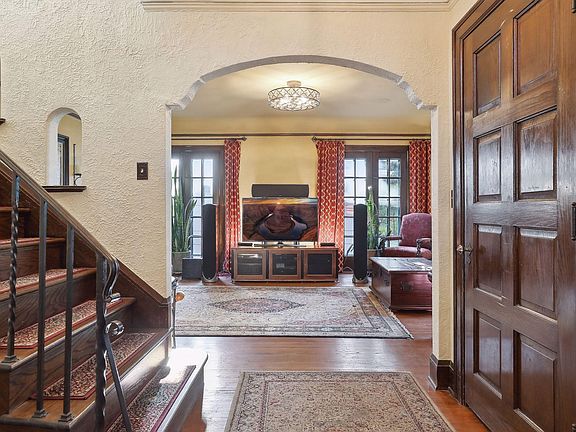 4th image of 1005 Cedar Lake Rd S