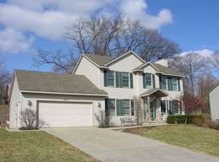 677 Pendleton Dr NE, Comstock Park, MI 49321