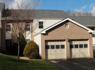 7003 Clubview Dr, Bridgeville, PA 15017