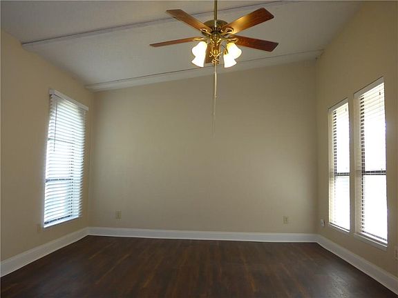 4th image of 3200 Collins Blvd