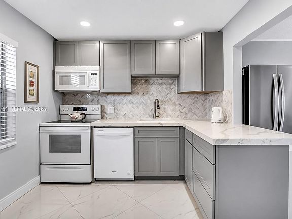3rd image of 1020 Country Club Dr APT 405