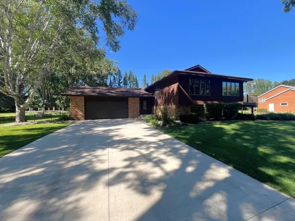 1320 Westwood Ct NW, Willmar, MN 56201