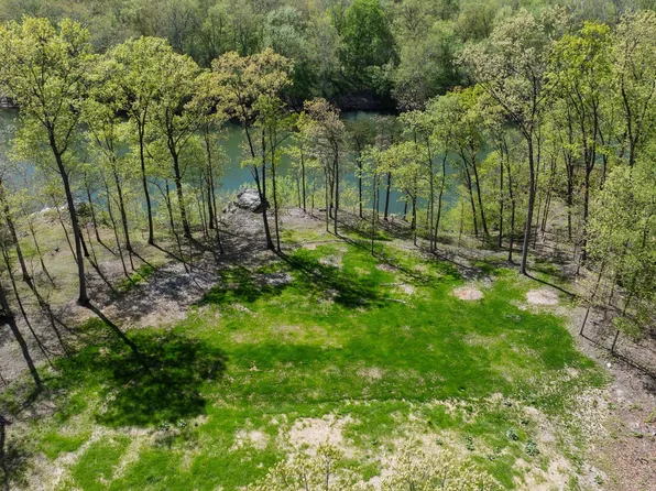 5 Belvedere Ct, Falling Waters, WV 25419