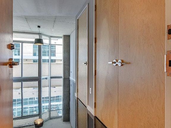 Living-View front door toward windows