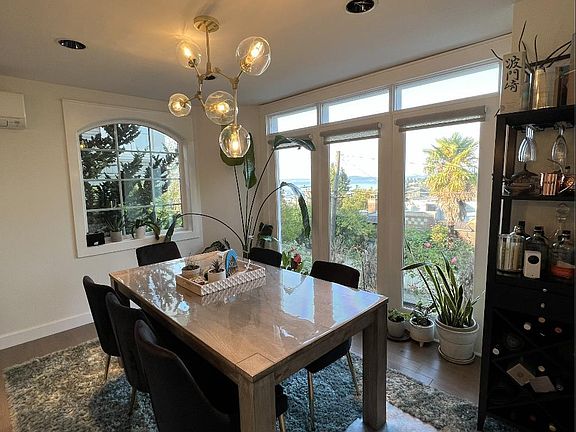4th image of 1021 W Crockett St