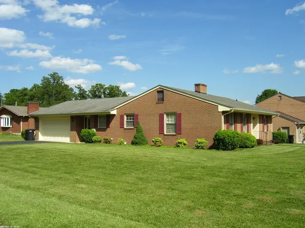 8147 Deer Branch Dr, Roanoke, VA 24019