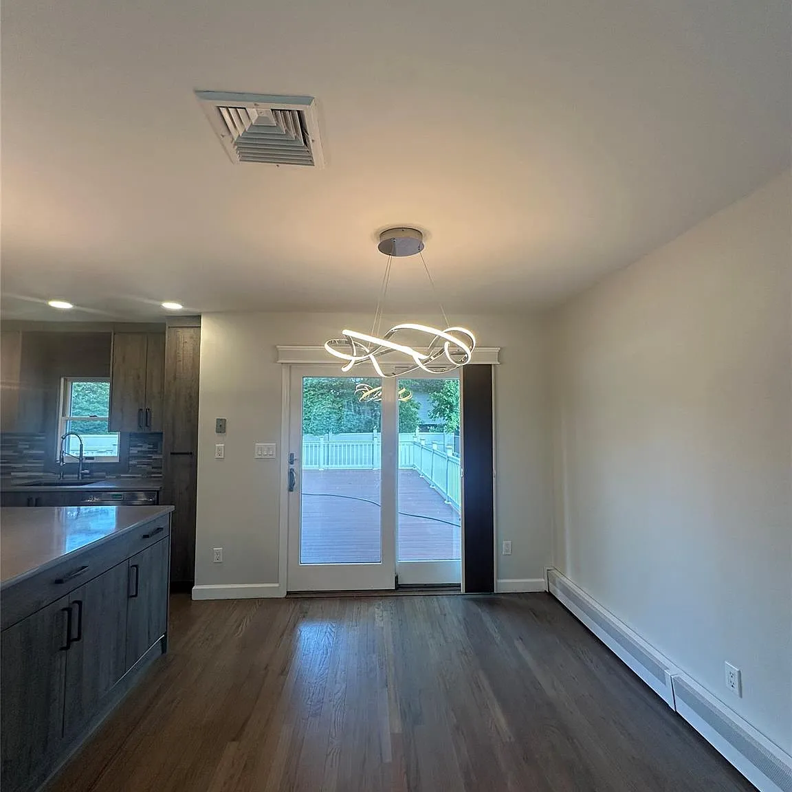 4 bed, 3.0 bath, 2200 sqft, $6,600 — Photo 4