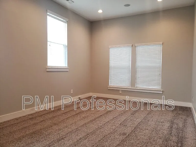 512B Eastboro Dr — Photo 6
