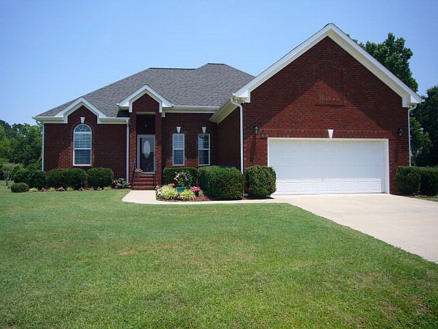 1st image of 202 Gordon Dr