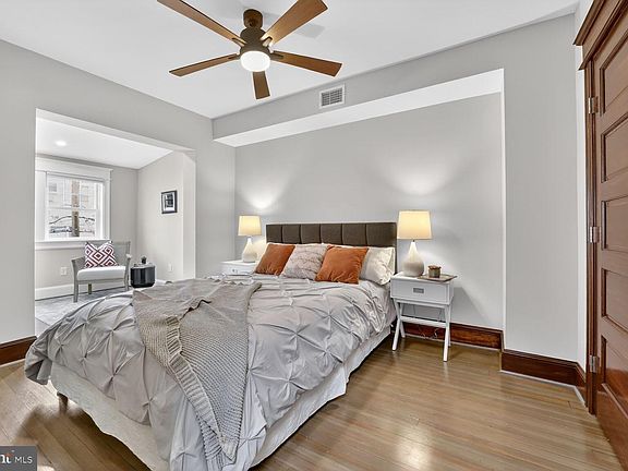 5th image of 1242 Oates St NE