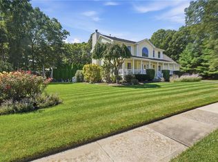 2 Nutmeg Cir, Coventry, RI 02816