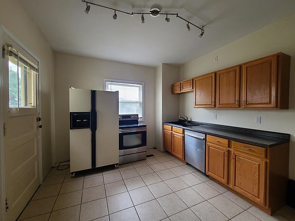 3rd image of 504 Lincolnway W APT 2