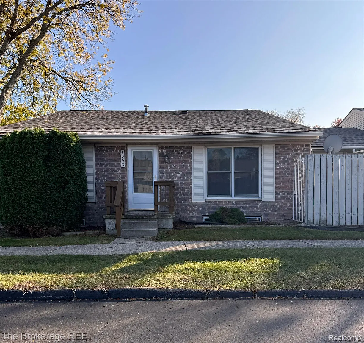 1053 S Dayton St photo 1
