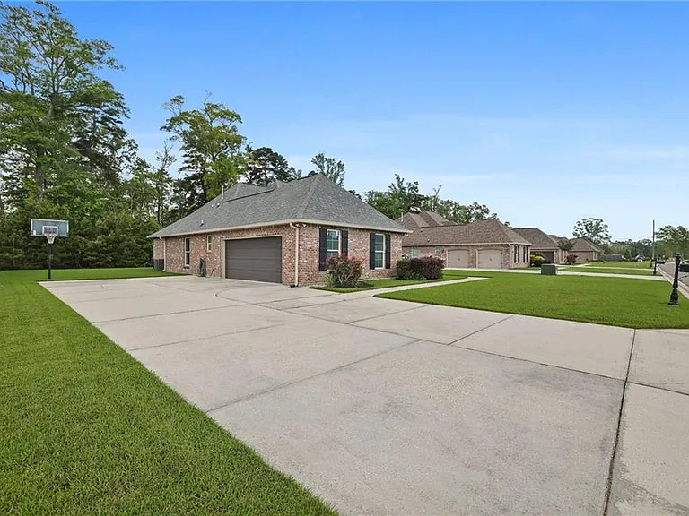 8929 Greenleaves Dr — Photo 23