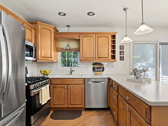 5th image of 725 Wiltshire Ct