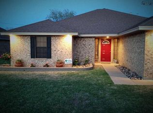 807 Sugarbush Ln, Burkburnett, TX 76354