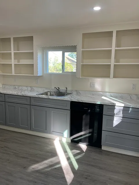 3 bed, 1.5 bath, 1000 sqft, $2,600 — Photo 3