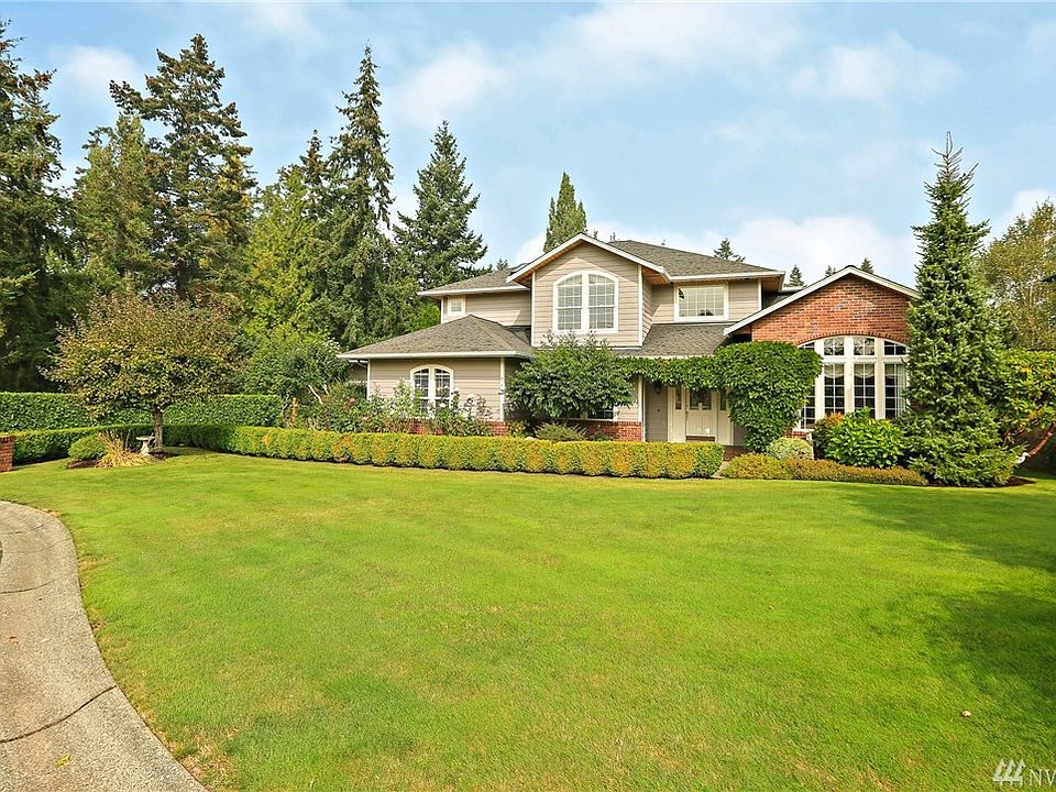 Secluded Cul-De-Sac offers a Private Park like Setting