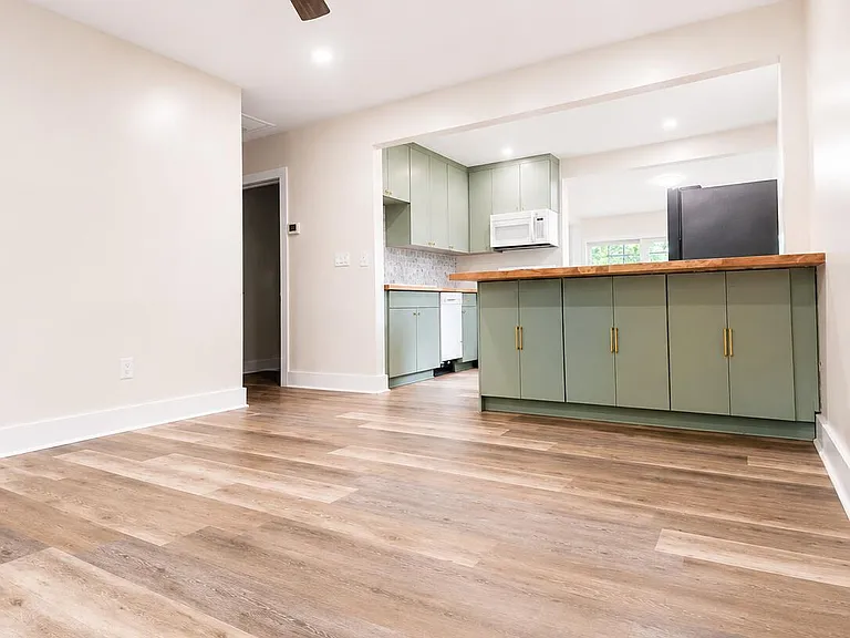 1412 Pocahontas St — Photo 8