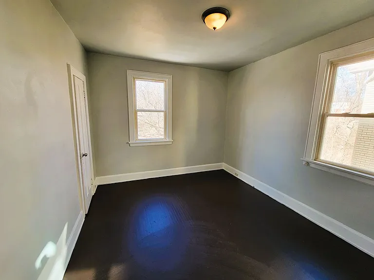 1057 Schiff ave. — Photo 10